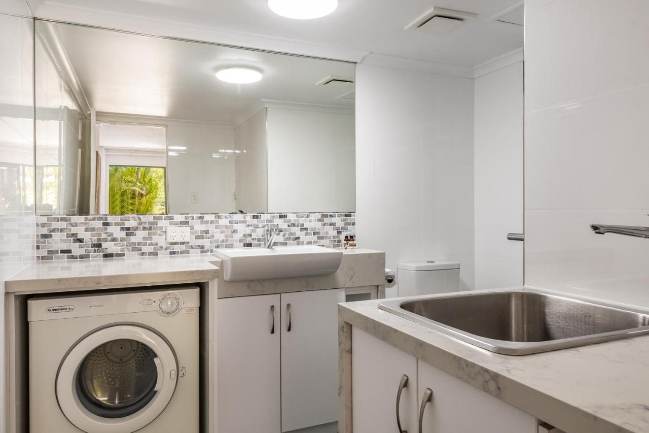 Beaches Apartments Teluk Byron Bagian luar foto