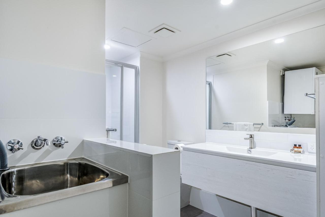 Beaches Apartments Teluk Byron Bagian luar foto