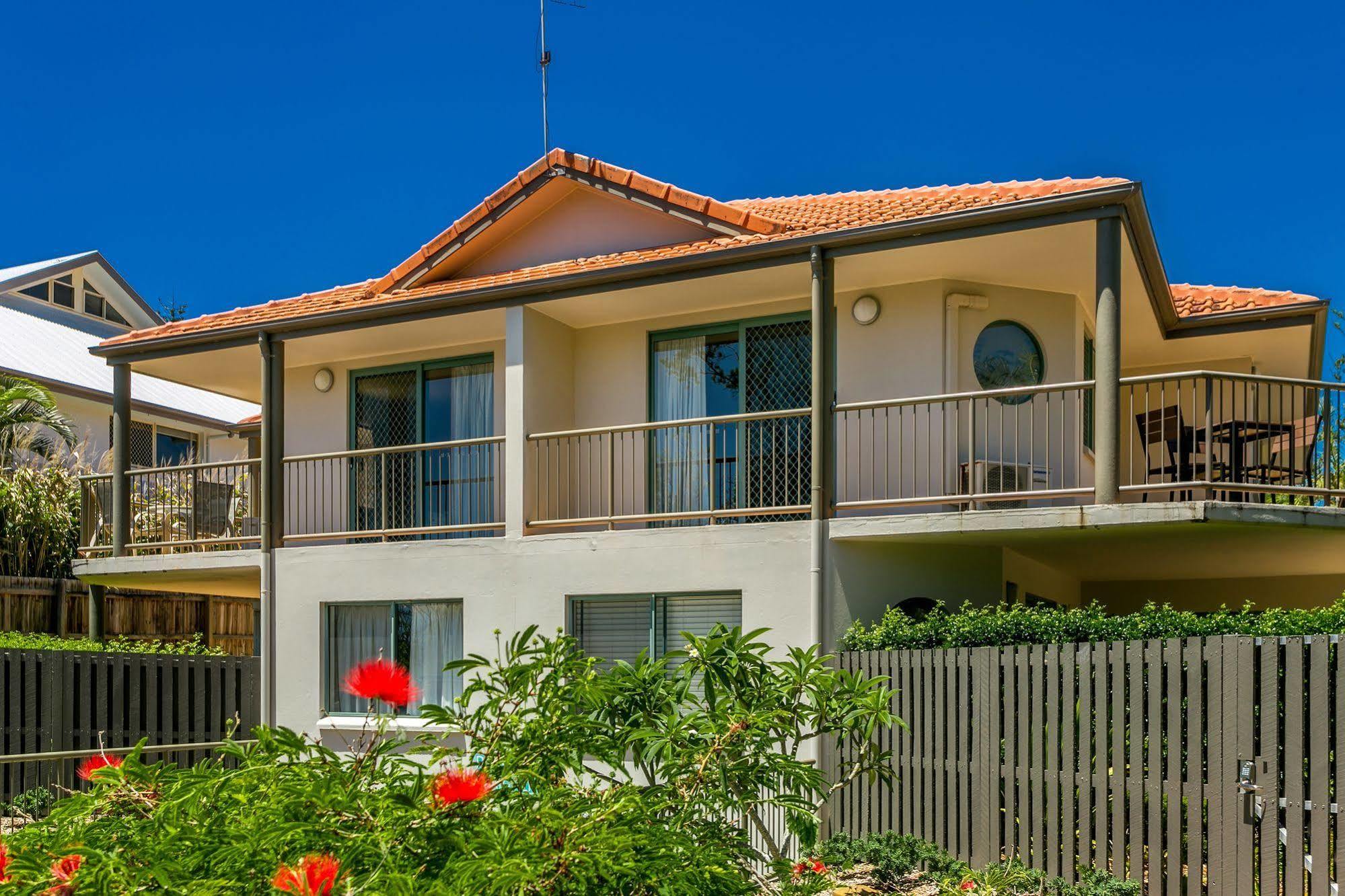 Beaches Apartments Teluk Byron Bagian luar foto