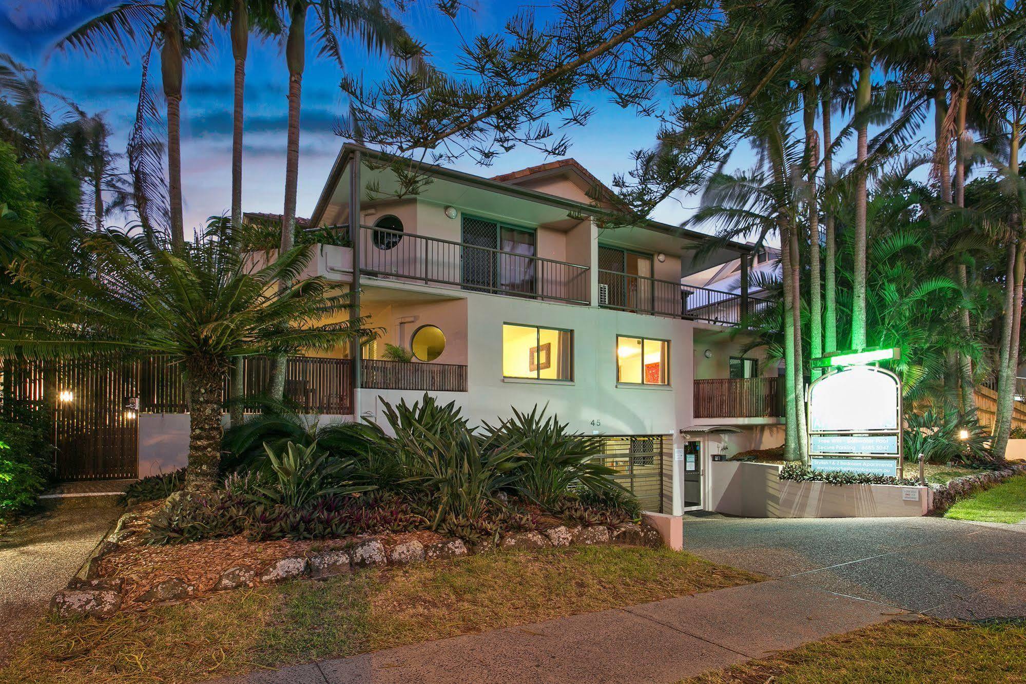 Beaches Apartments Teluk Byron Bagian luar foto