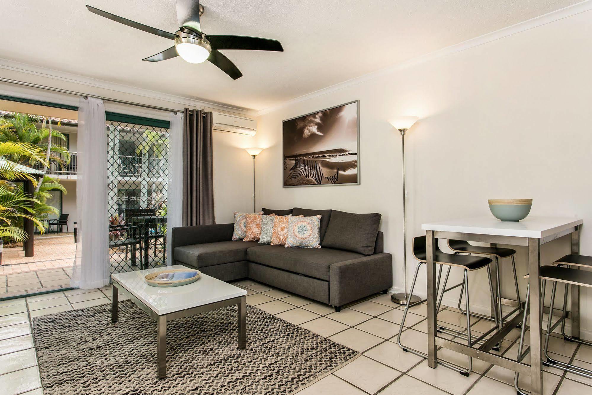 Beaches Apartments Teluk Byron Bagian luar foto