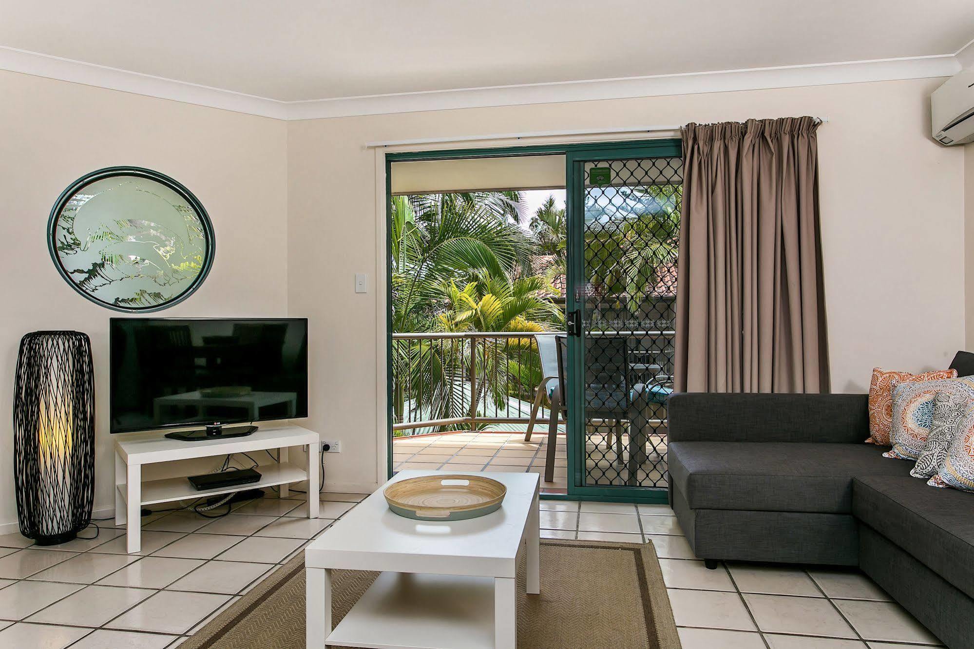 Beaches Apartments Teluk Byron Bagian luar foto