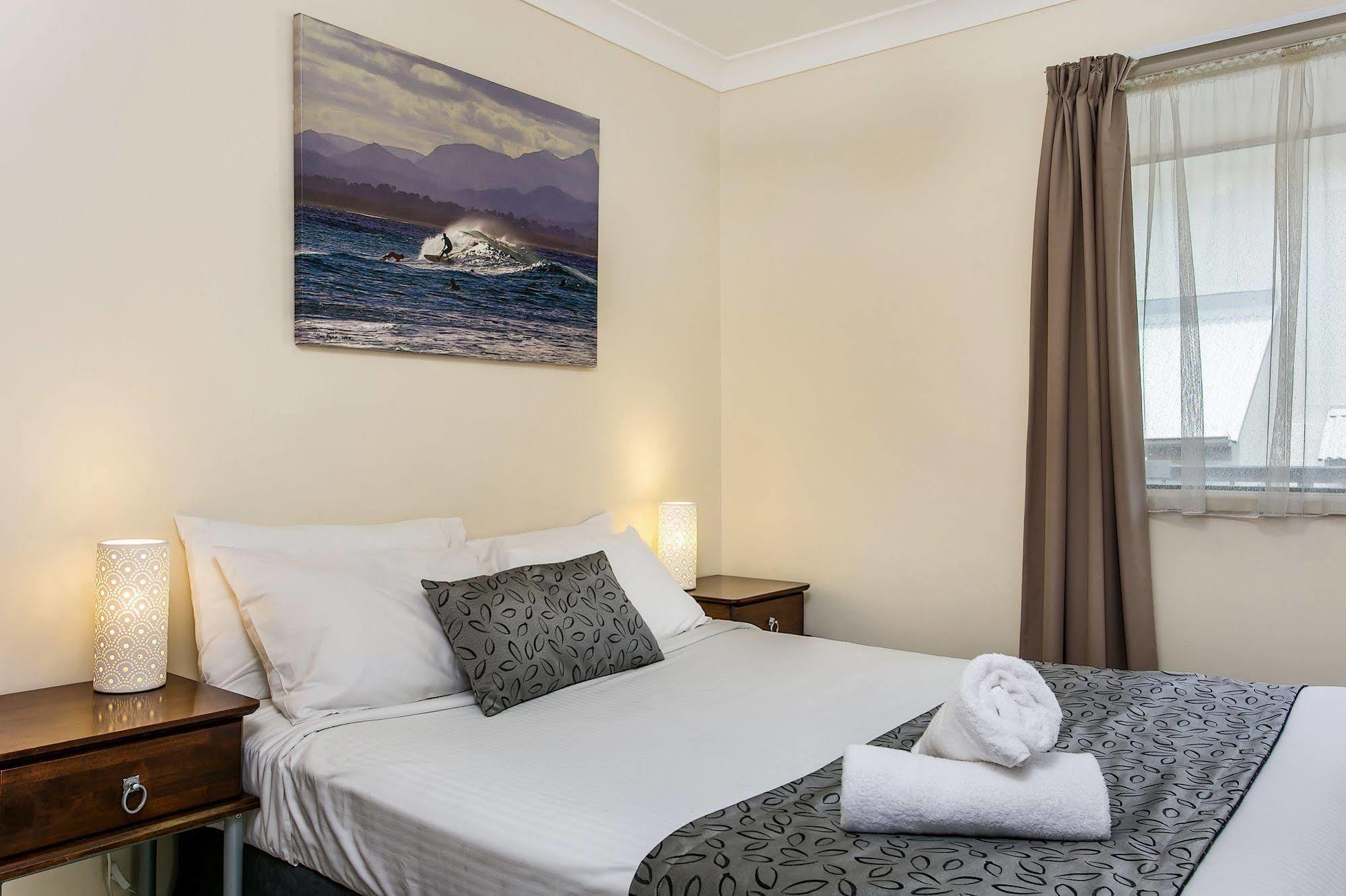 Beaches Apartments Teluk Byron Bagian luar foto