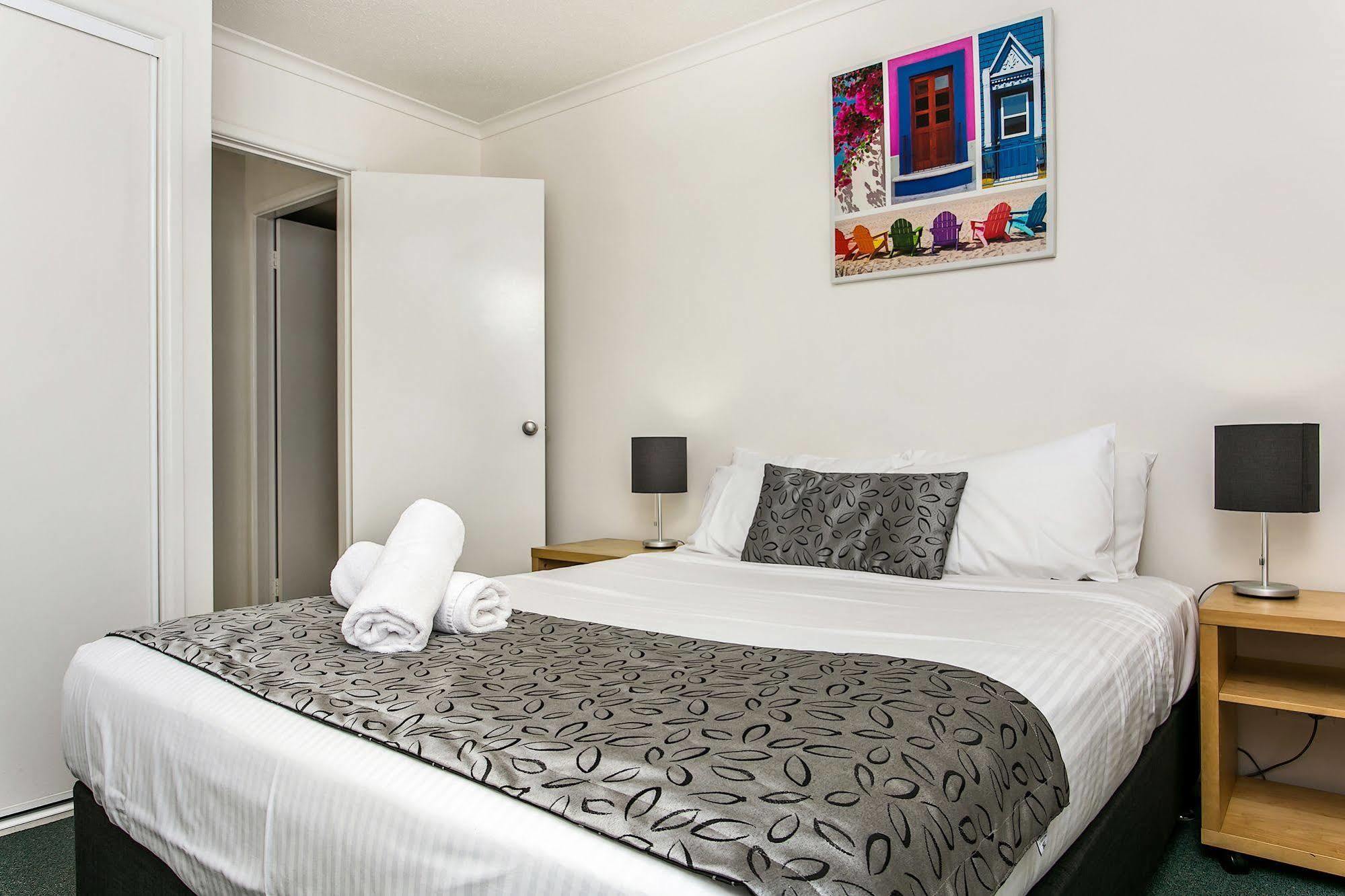 Beaches Apartments Teluk Byron Bagian luar foto
